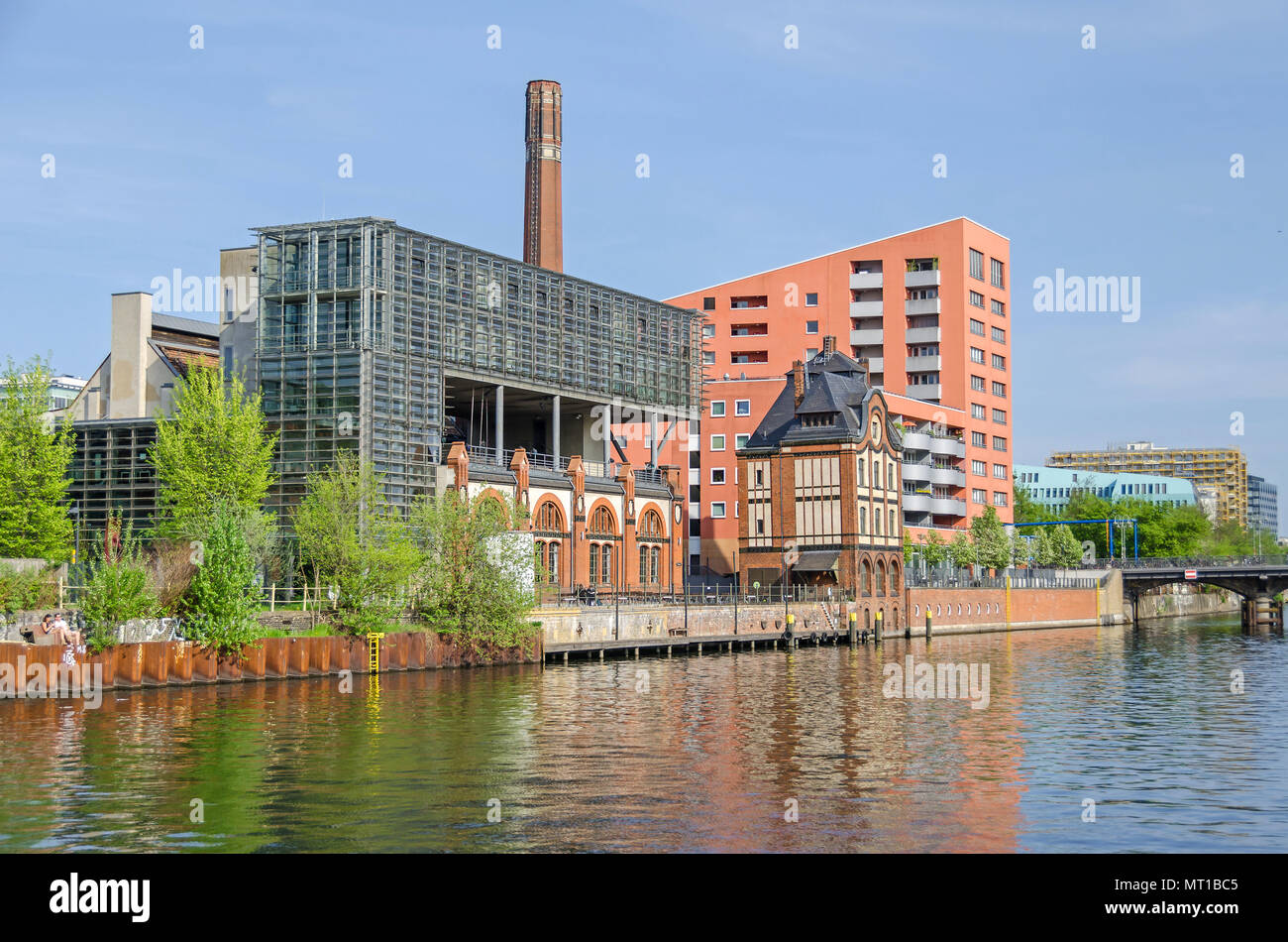 Berlin, Deutschland - 22. April 2018: Radialsystem V, ein Kultur- und Veranstaltungszentrum, mit seinen roten Backsteingebäude der Maschinenhalle der Pumpstation Stockfoto