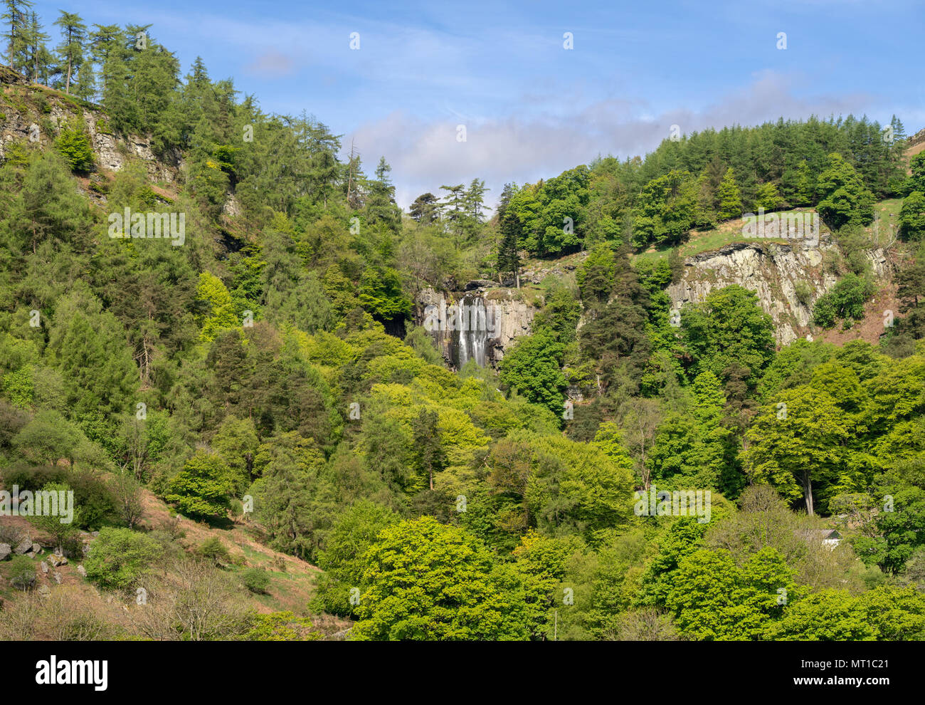 Kleine Wasserfälle an Spitze der Pistyll Rhaeadr Stockfoto