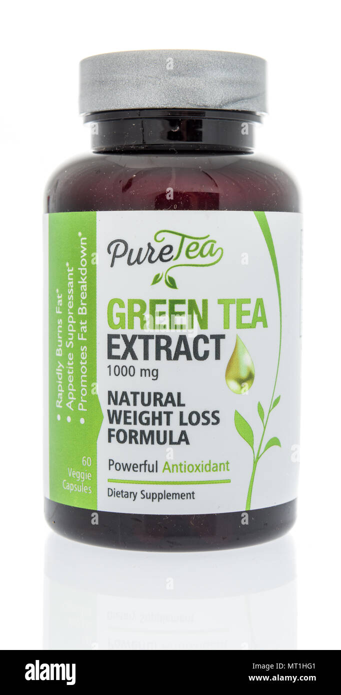 Winneconne - 24. Mai 2018: Eine Flasche PureTea grüner Tee Ergänzung in einem isolierten Hintergrund extrahieren. Stockfoto
