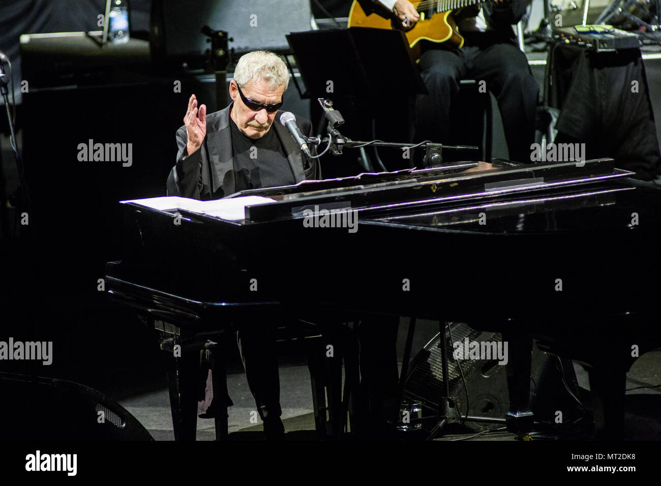 Lugano Schweiz. 27. Mai 2018. Der italienische Sänger und Songwriter Paolo Conte mit Orchester führt live auf der Bühne am Lac Theater. Credit: Rodolfo Sassano/Alamy leben Nachrichten Stockfoto