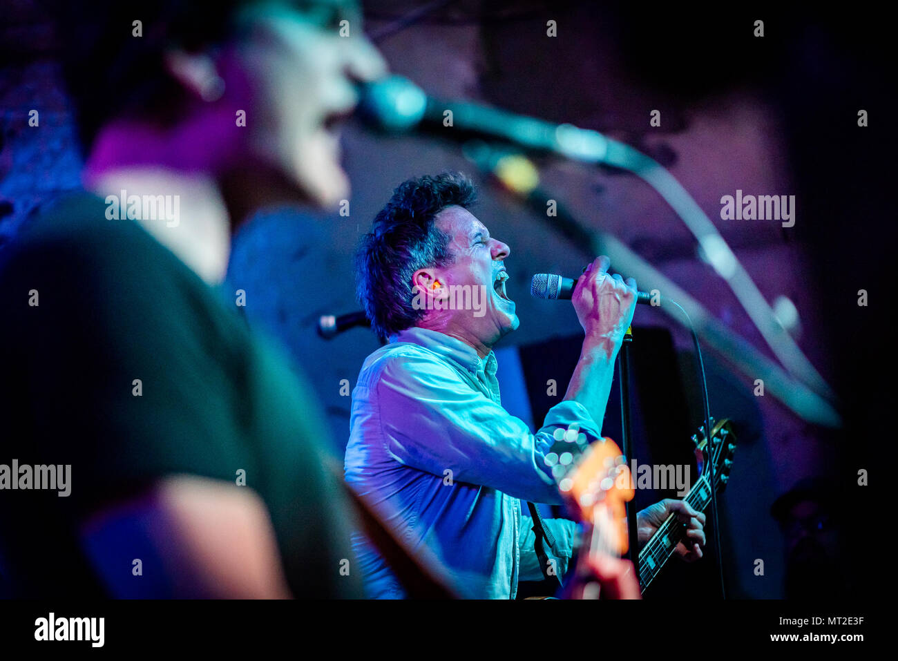 Glasgow, UK. 27. Mai, 2018. Amerikanische indie rock Pioniere Superchunk spielen in Stereo in Glasgow. Dies ist Ihr erster Besuch in Glasgow in 17 Jahren und ist der erste britische Datum auf der europäischen Tour Unterstützung der Veröffentlichung ihres letzten Albums "Was für eine Zeit lebendig werden". Stockfoto