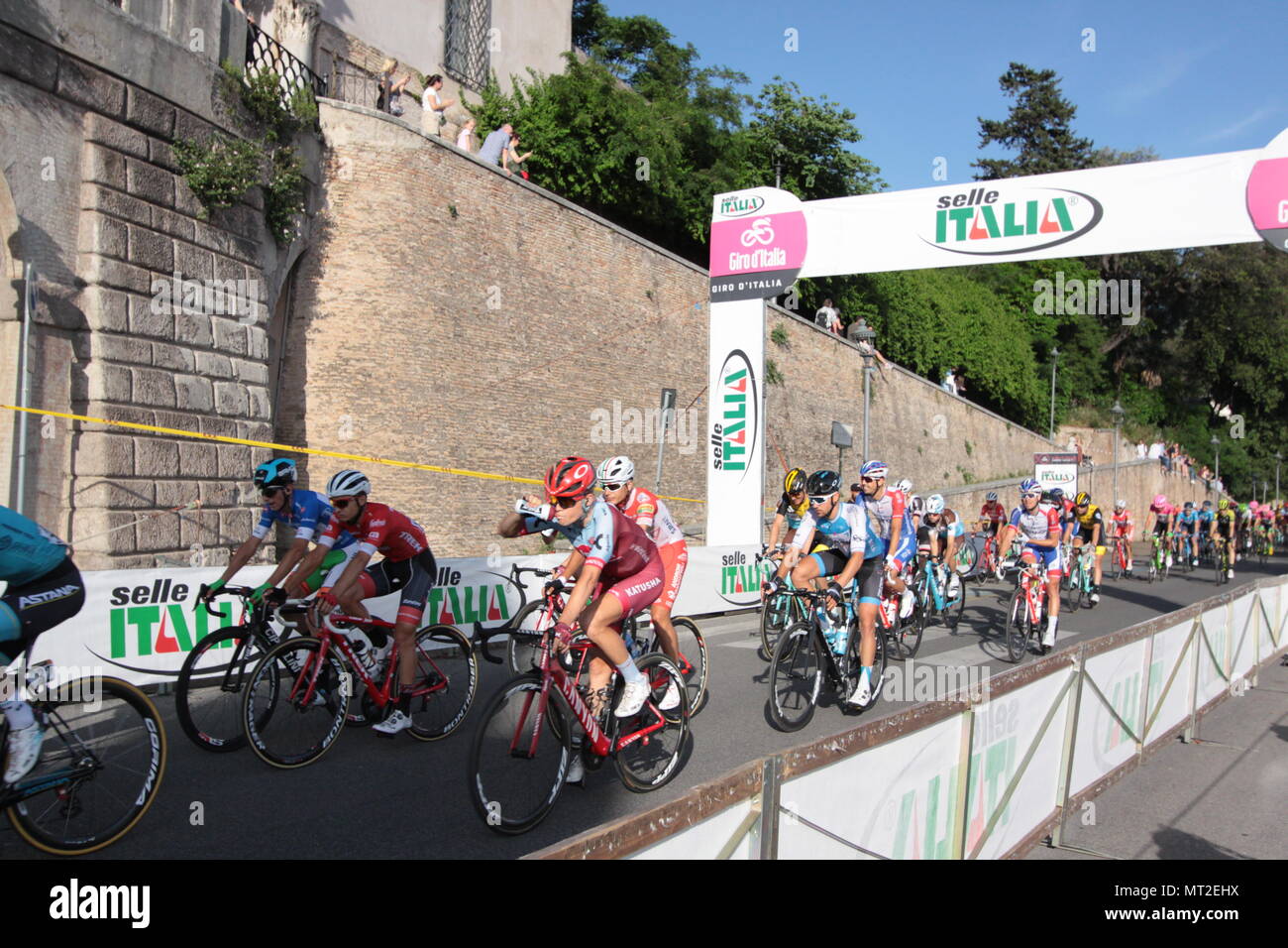 Giro d'Italia 2018: Szenen aus dem letzten Kreis der Bühne im Herzen der Hauptstadt. Stockfoto