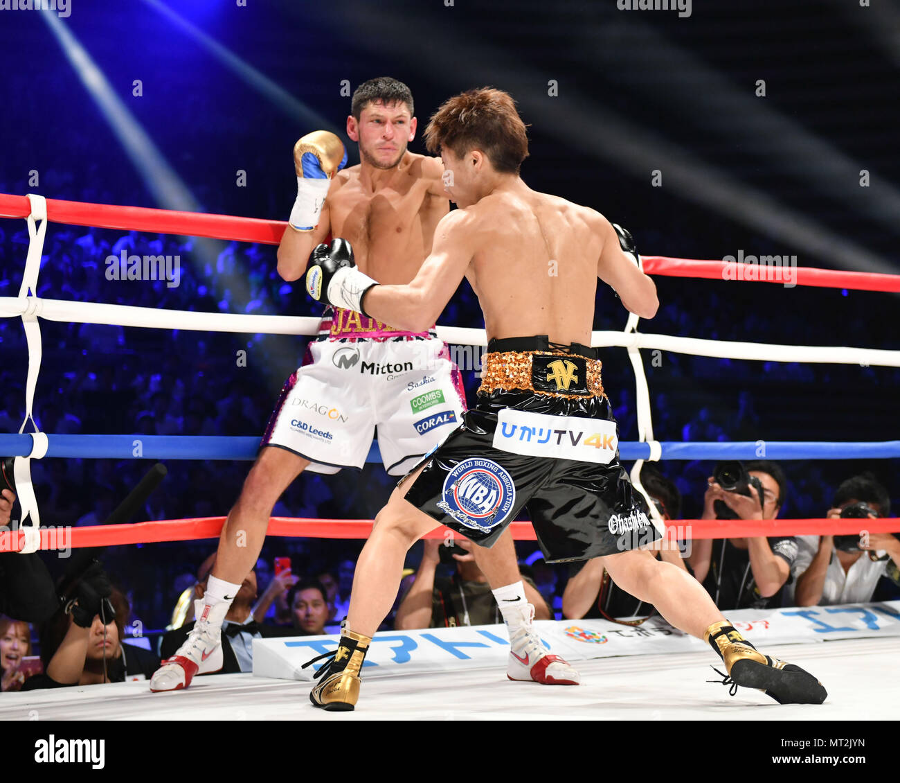 Tokio, Japan. 25 Mai, 2018. (L - R) Jamie McDonnell (GBR), Naoya Inoue ...