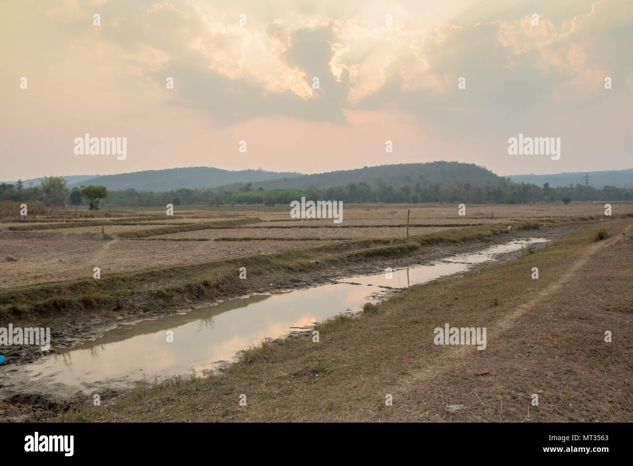 Die malerische Landschaft mit Bergen steppe Stockfoto