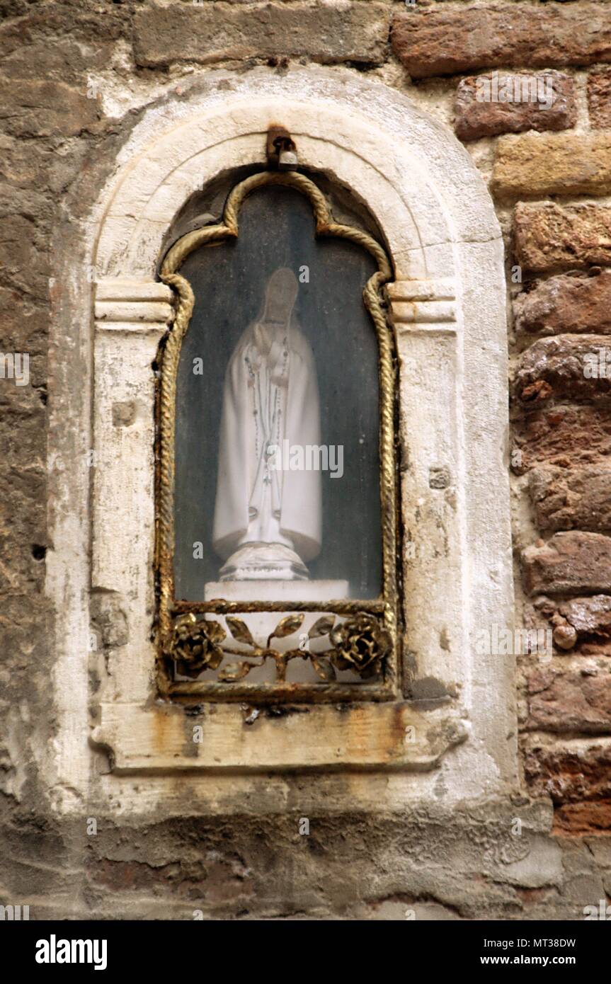 Schrein der Jungfrau in der Wand, in der Nische, Vence Stockfoto