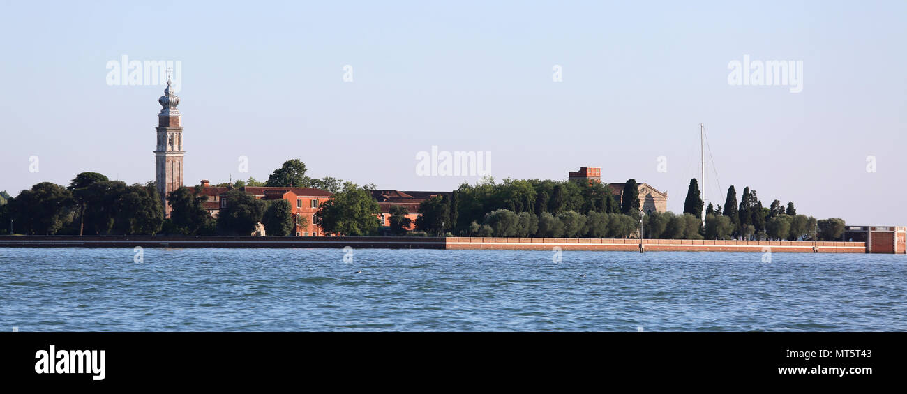 Alte Glockenturm im San Lazzaro Degli Armeni Insel in der Nähe von Venedig in die Adria Stockfoto