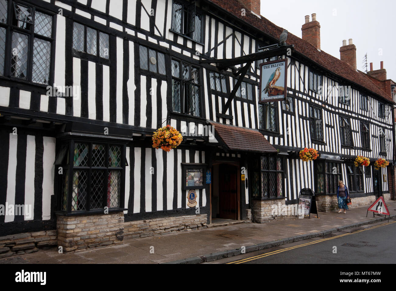 Mittelalterliche - Suchen Taverne Fassaden und Architektur in Stratford-upon-Avon, England, Großbritannien Stockfoto