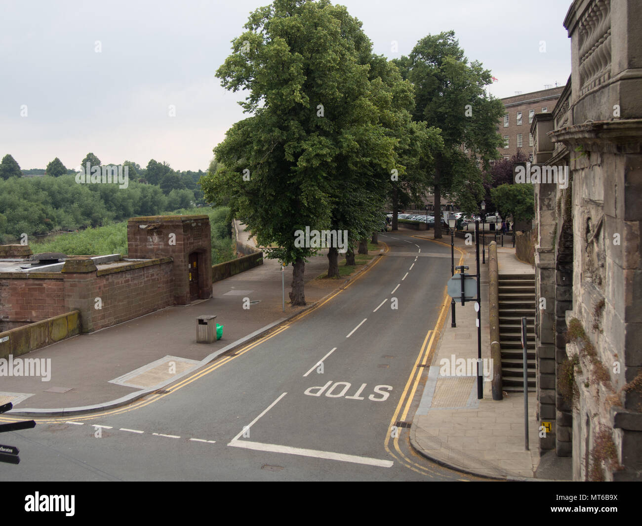 Schloss fahren, Straße ohne Autos in Chester, England, UK. Stockfoto