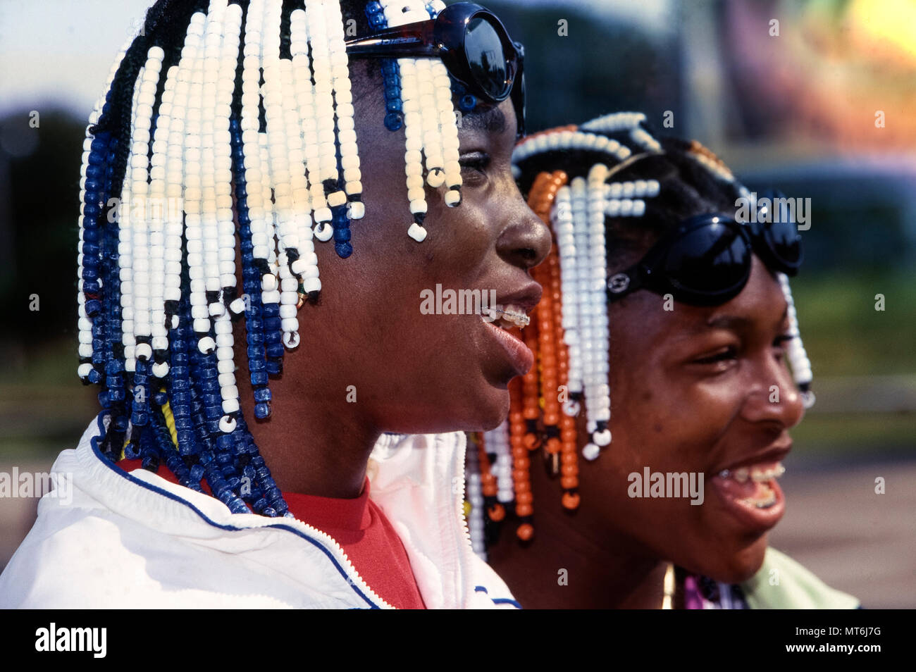 Serena und Venus Williams in konkurrierenden verdoppelt bei den 1998 Lipton Tennis Meisterschaften Stockfoto