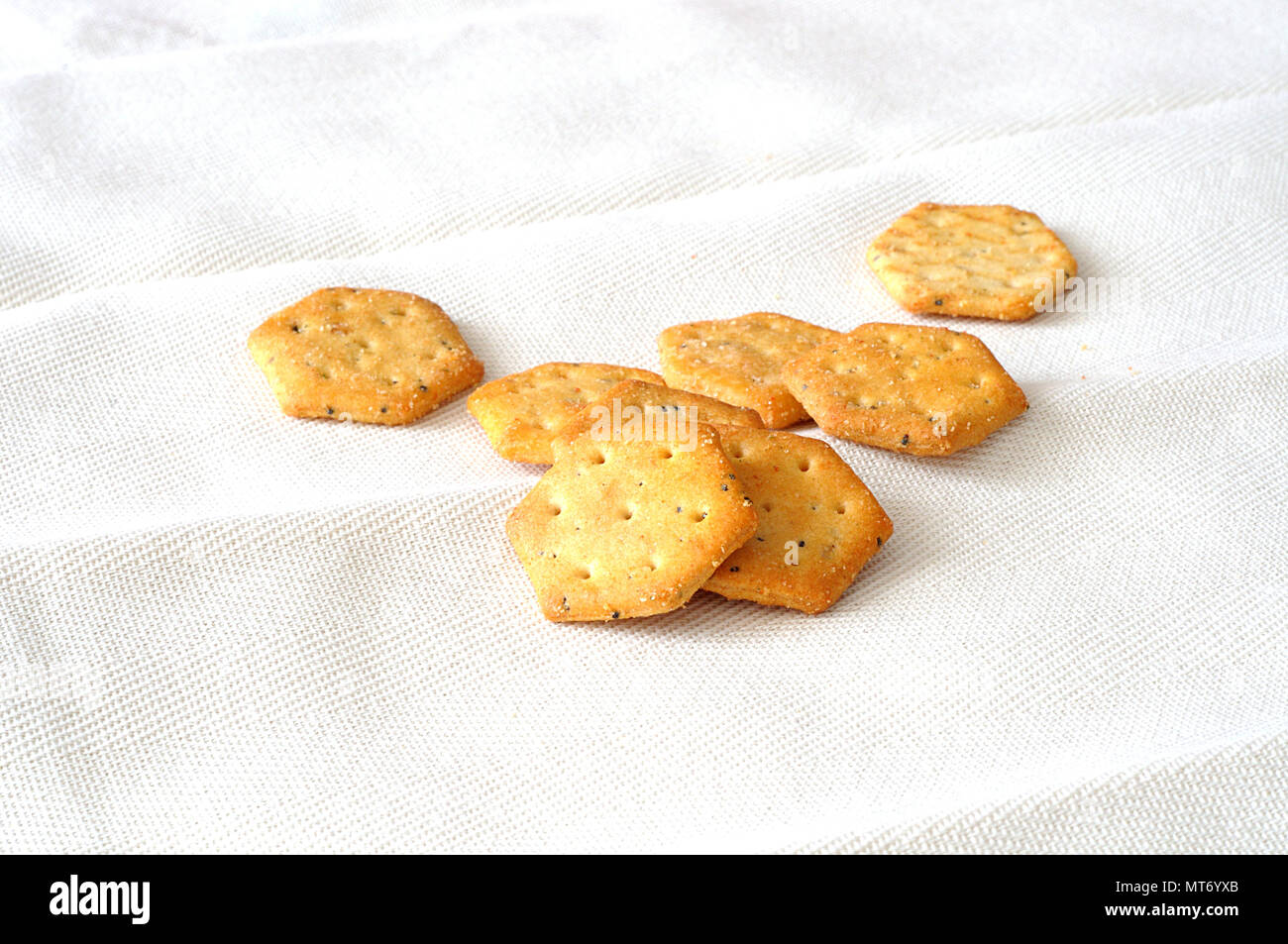 Herzhaften Snack auf einem weißen Tuch Stockfoto