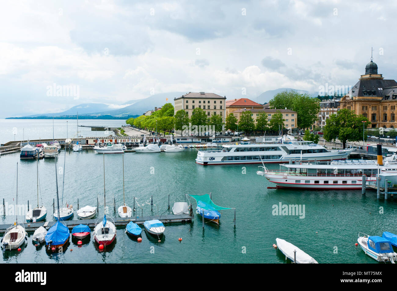 Stadt und See, Neuchatel, Schweiz Stockfoto