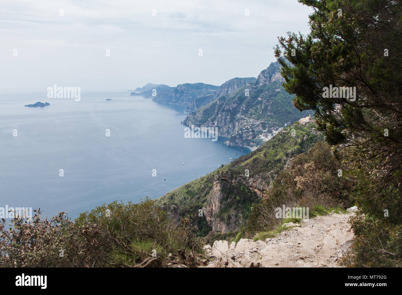 Wandern auf dem Weg der Götter an der Amalfiküste mit Blick auf Positano, Wandern auf dem Weg der Götter Amalficoast Stockfoto