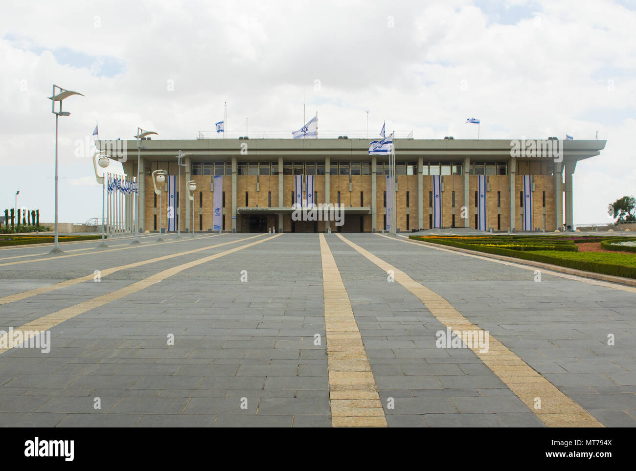 9. Mai 2018 das ultra modern gestaltetes Haus des Parlaments oder der Knesset in Jerusalem, Israel und seinen großen Eingang Innenhof gelegen. Stockfoto