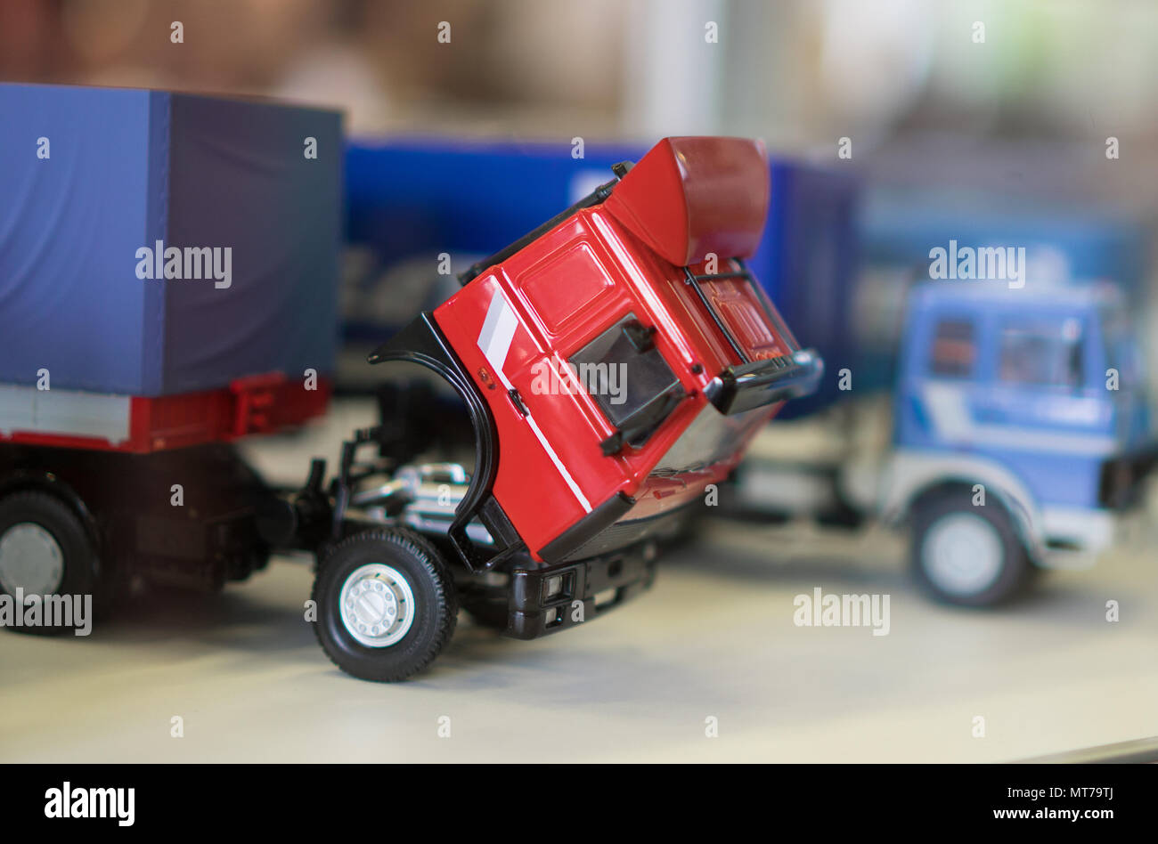 Sowjetische Spielzeug-LKW Modelle auf der Ausstellung. Stockfoto