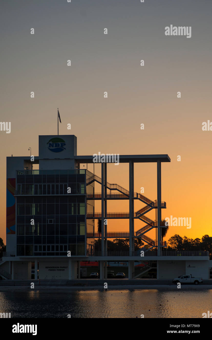 Sarasota. Florida USA. 2017 FISA World Rowing Championships, Nathan Benderson Park. Sonnenaufgang hinter dem Turm. Dienstag, 19.09.2017 © Peter Stockfoto