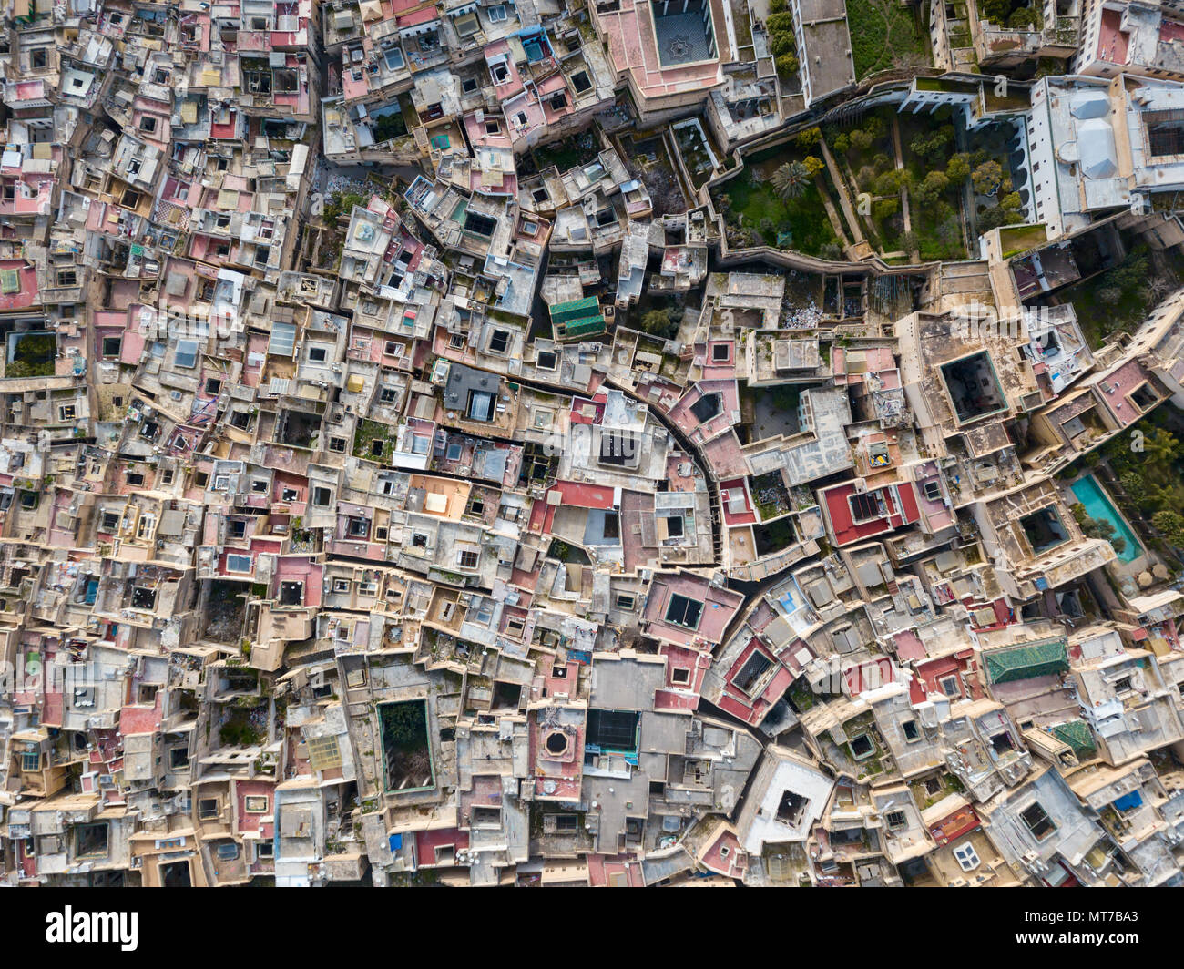 Antenne Blick von oben auf die Medina von Fes, Marokko Stockfoto