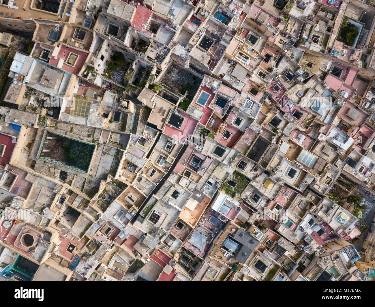 Antenne Blick von oben auf die Medina von Fes, Marokko Stockfoto