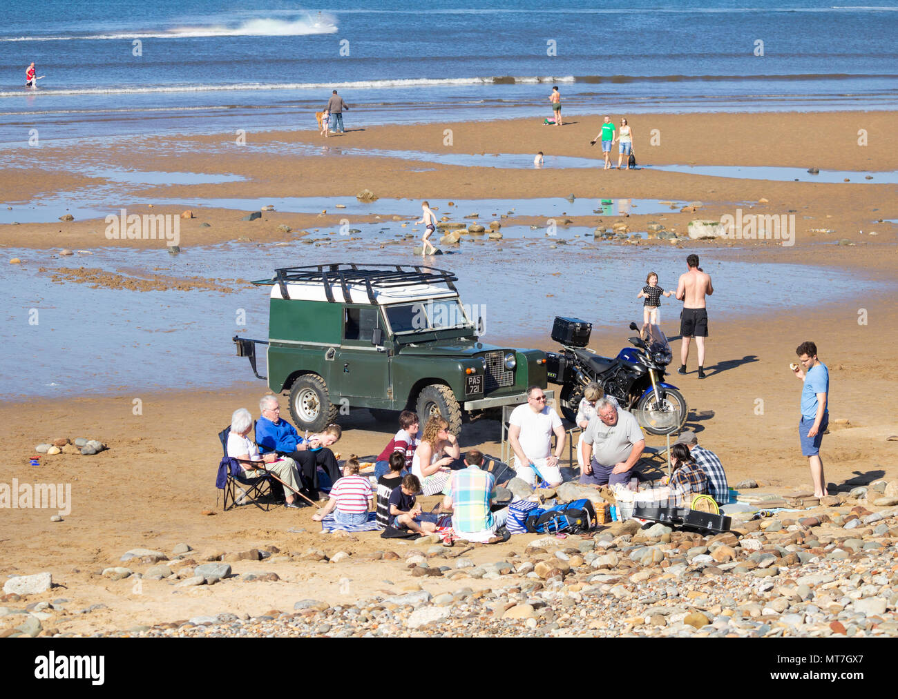 Picknick am Strand von Saltburn am Meer, North Yorkshire, England, Großbritannien Stockfoto