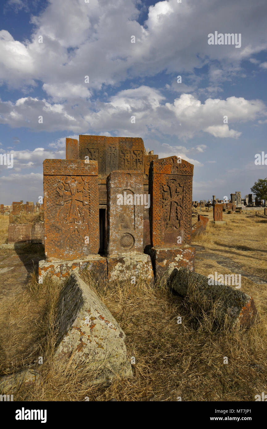 Flechten und Moos - verkrustete khachkars (khatchkars oder cross-Steine) in Noratus (noraduz) Friedhof, Noratus (noraduz), Armenien Stockfoto