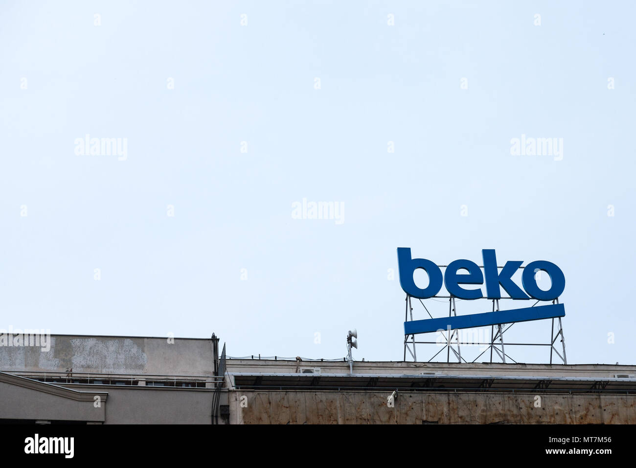 Belgrad, SERBIEN - 21. MAI 2018: Beko Logo auf Ihrer Hauptniederlassung für Serbien. Beko ist ein Türkisches Haushaltsgeräte und Unterhaltungselektronik Bild von Stockfoto