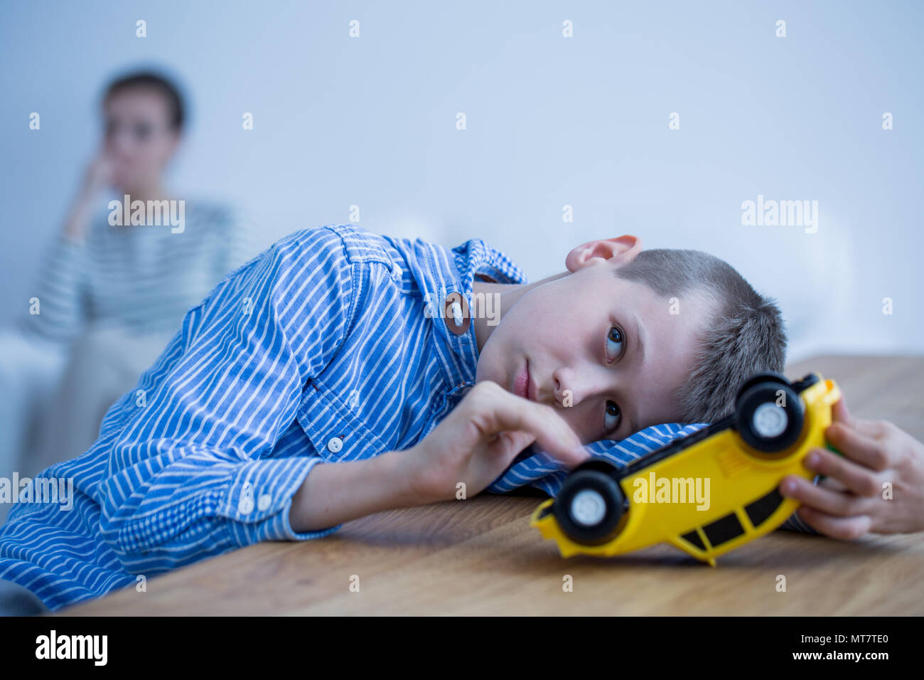 Autismus Autistischer Junge Stockfotos und bilder Kaufen Alamy