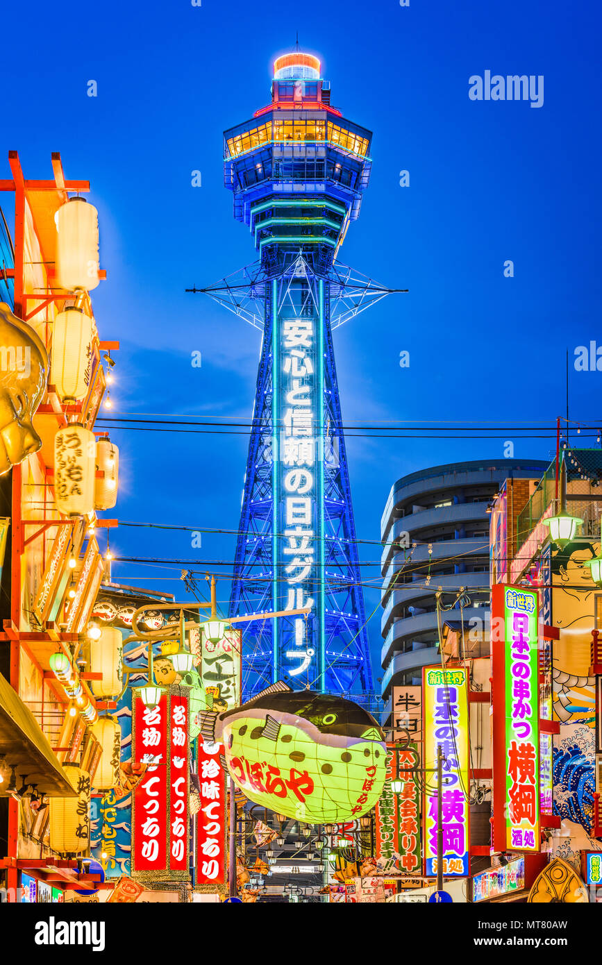 OSAKA, Japan - 17. AUGUST 2015: Die Shinsekai Viertel von Osaka. Die Nachbarschaft war im Jahr 1912 mit New York und Paris, die ursprünglich als Mo, erstellt Stockfoto
