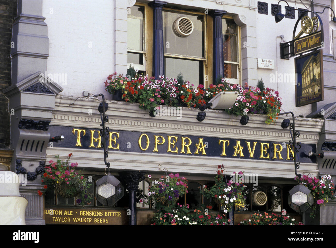 1988 historische OPER TAVERN PUBLIC HOUSE COVENT GARDEN LONDON ENGLAND GROSSBRITANNIEN Stockfoto