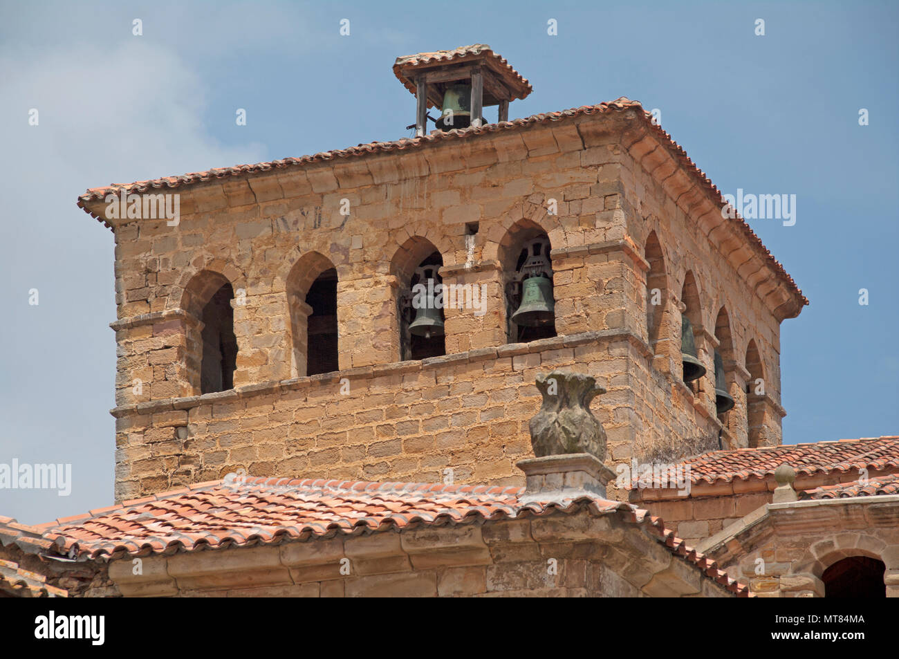 Stiftskirche Santa Juliana, Kirchturm, Santillana del Mar, Kantabrien, Spanien; Stockfoto