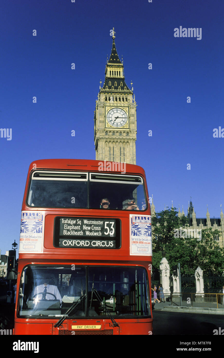 1988 HISTORISCHEN ROTEN DOPPELDECKERBUS (© METRO CAMMEL WEYMANN 1973) BIG BEN Parliament Square London England Großbritannien Stockfoto