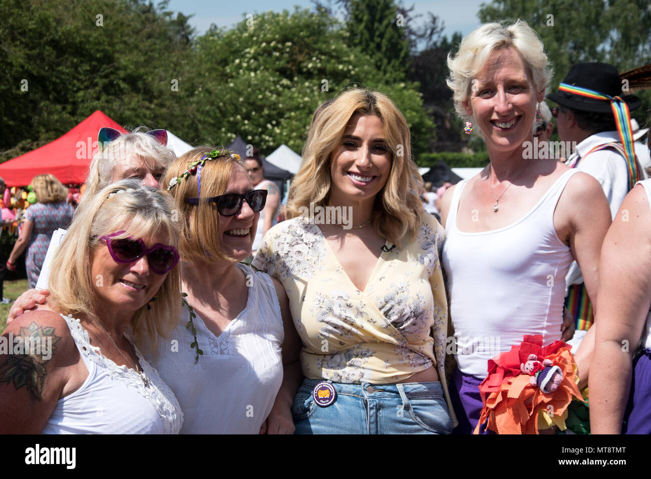 Stacey Salomo Lose Frauen TV-Moderatorin mit echten Lose Frauen in Lose Dorf Kent Stockfoto