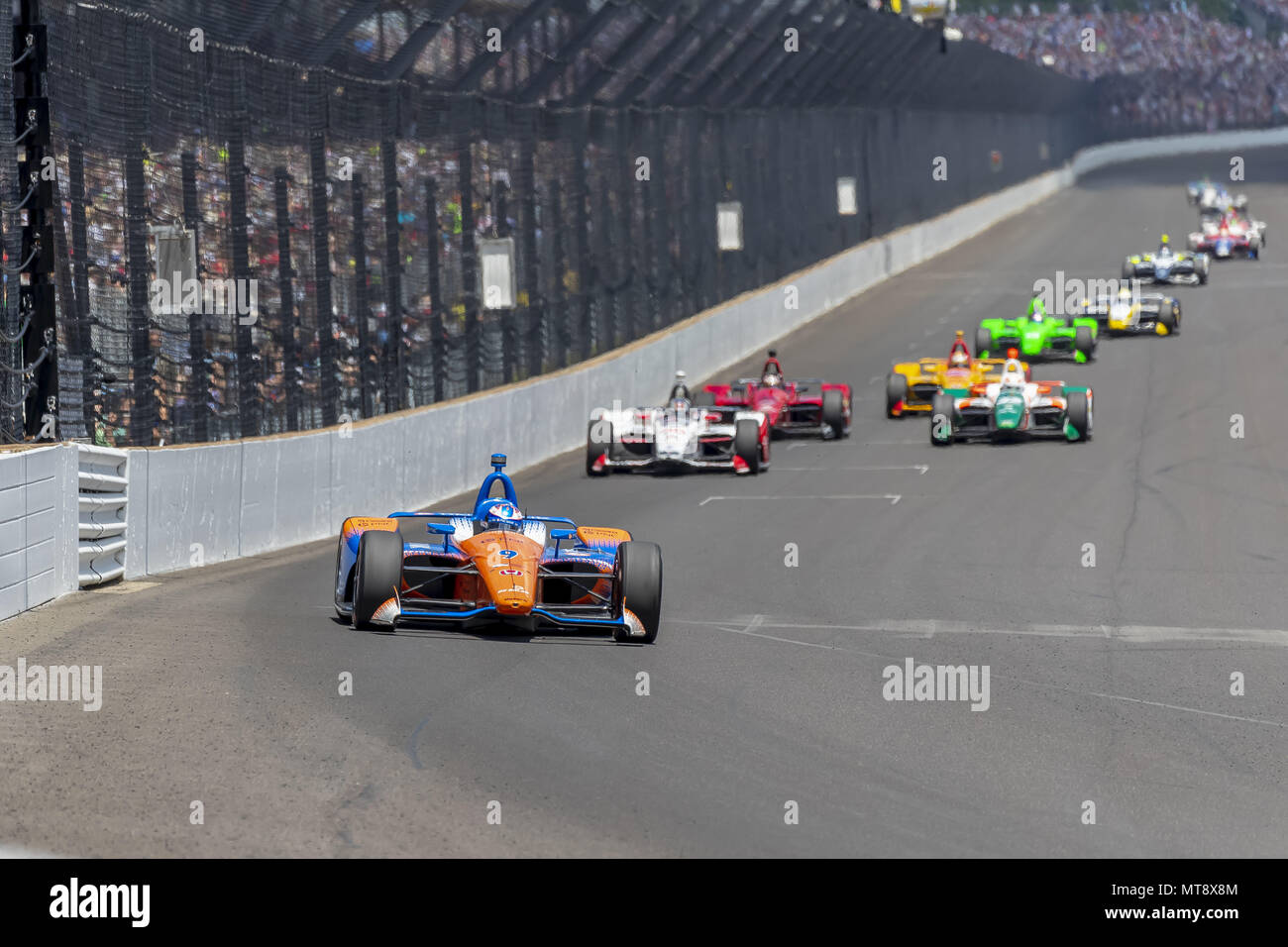 Mai 27, 2018 - Indianapolis, Indiana, Vereinigte Staaten von Amerika - Scott Dixon (9) Neuseeland bringt sein Auto auf der Frontstretch während der 500 Meilen von Indianapolis Indianapolis Motor Speedway in Indianapolis, Indiana. (Bild: © Walter G Arce Sr Asp Inc/ASP über ZUMA Draht) Stockfoto