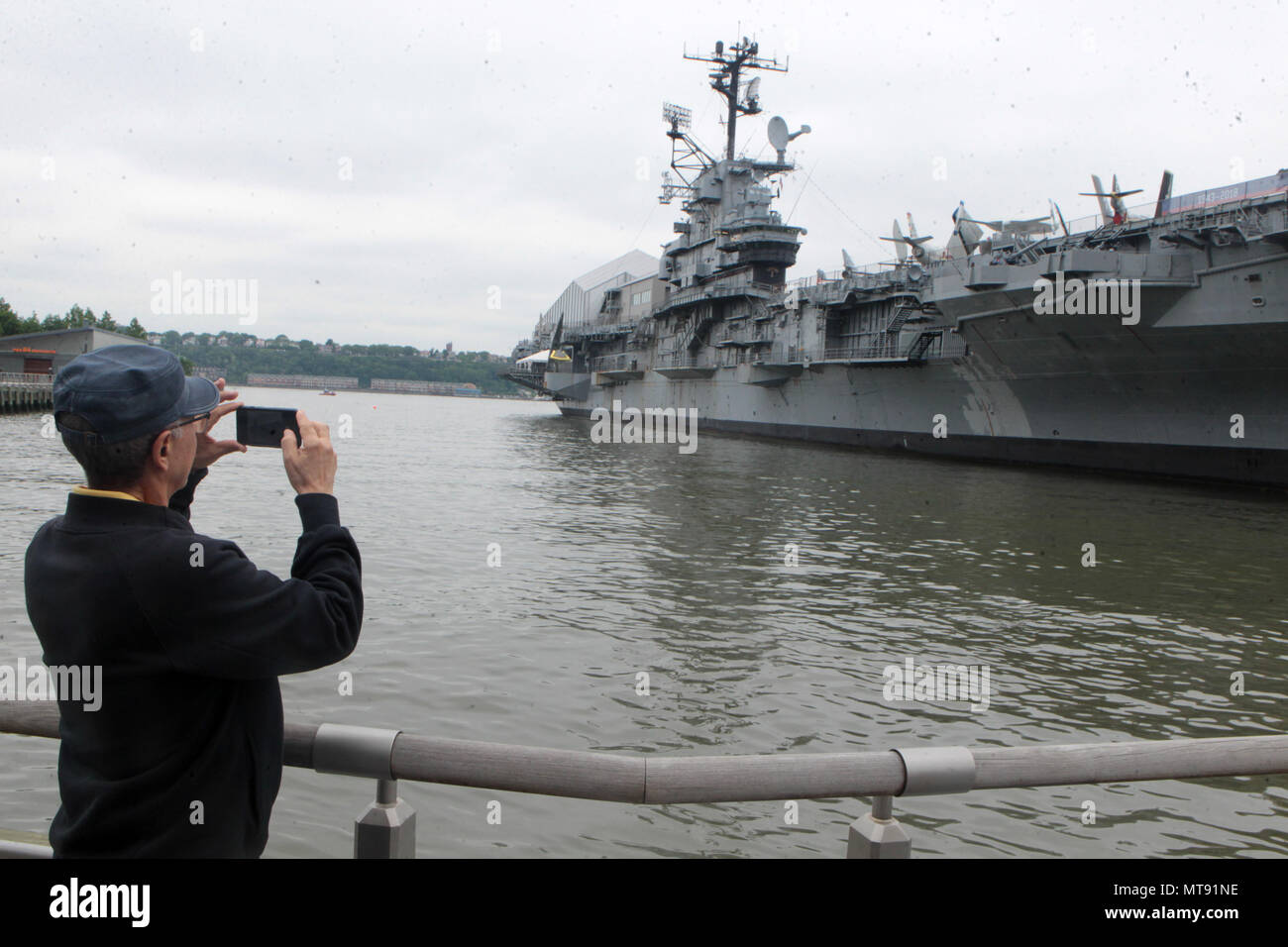 New York, NY, USA. 28 Mai, 2018. Atmosphäre während der 2018 Memorial Day Zeremonie an Bord der U.S.S Intrepid Sea, Air Space Museum am Mai 28, 2018 in New York City. Quelle: MPI 43/Media Punch/Alamy leben Nachrichten Stockfoto