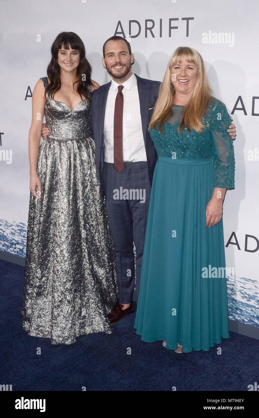 Los Angeles, CA, USA. 23 Mai, 2018. Shailene Woodley, Sam Claflin, Tami Oldham in der Ankunftshalle für hilflos Premiere, LOS ANGELES. Live Regal Cinemas, Los Angeles, CA 23. Mai 2018. Credit: Priscilla Grant/Everett Collection/Alamy leben Nachrichten Stockfoto
