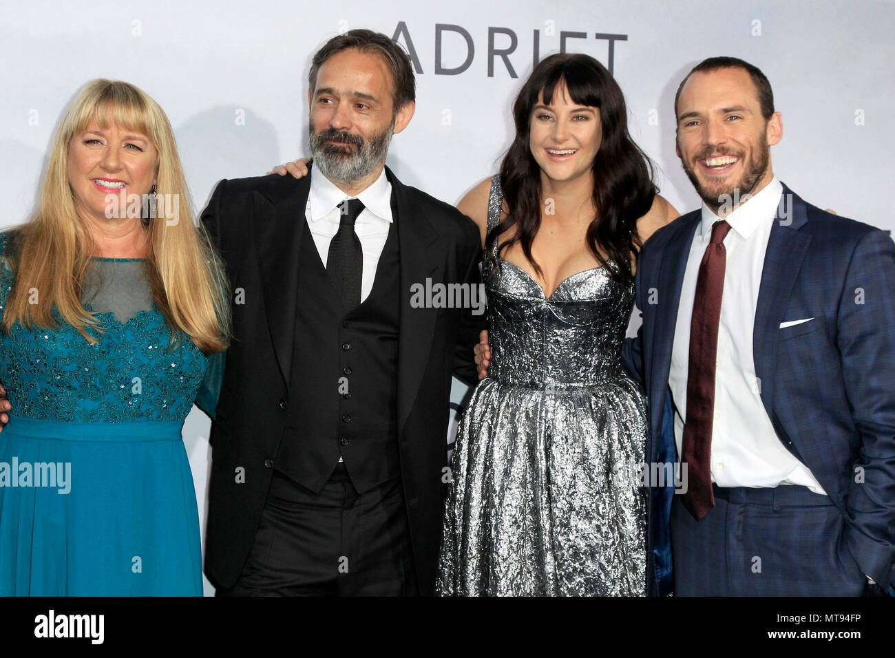 Los Angeles, CA, USA. 23 Mai, 2018. Tami Oldham Ashcraft, Baltasar Kormakur, Shailene Woodley, Sam Claflin in der Ankunftshalle für hilflos Premiere, LOS ANGELES. Live Regal Cinemas, Los Angeles, CA 23. Mai 2018. Credit: Priscilla Grant/Everett Collection/Alamy leben Nachrichten Stockfoto