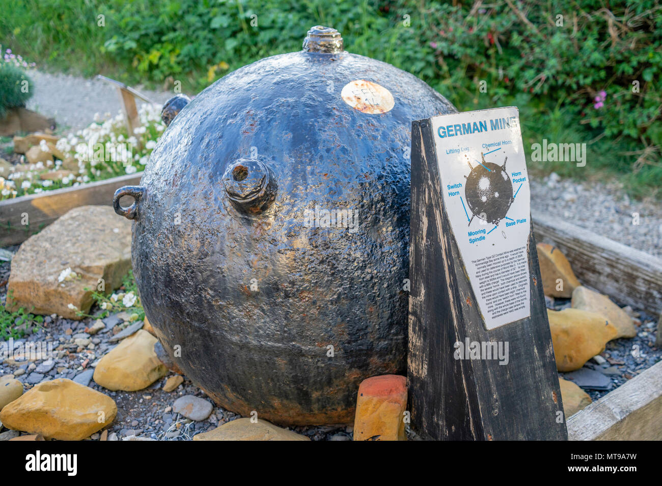 Deutsche Typ GZ naval Kontakt Mine auf Anzeige bei Kimmeridge Bucht in Dorset, England, Großbritannien Stockfoto