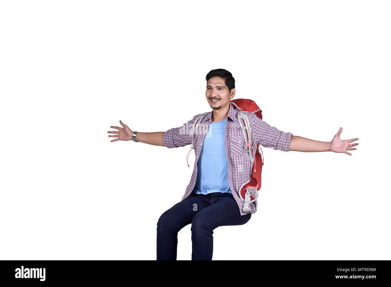 Bilder der asiatischen reisenden Mann genießen Sie mit offener Hand auf weißem Hintergrund Stockfoto