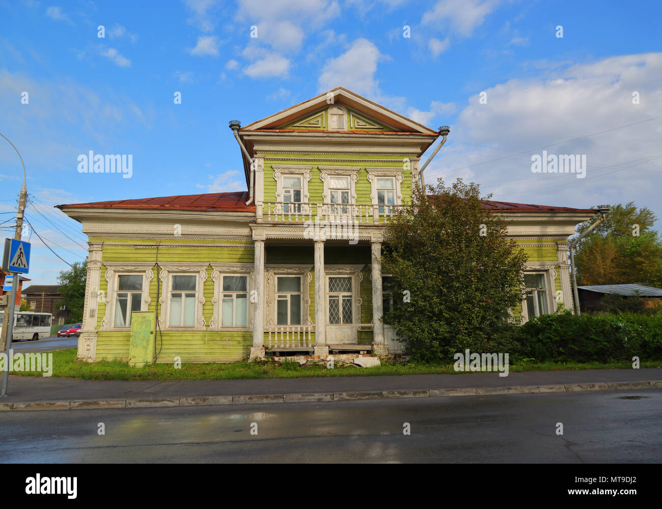 Alte hölzerne verzierte Haus in Vologda Stockfoto