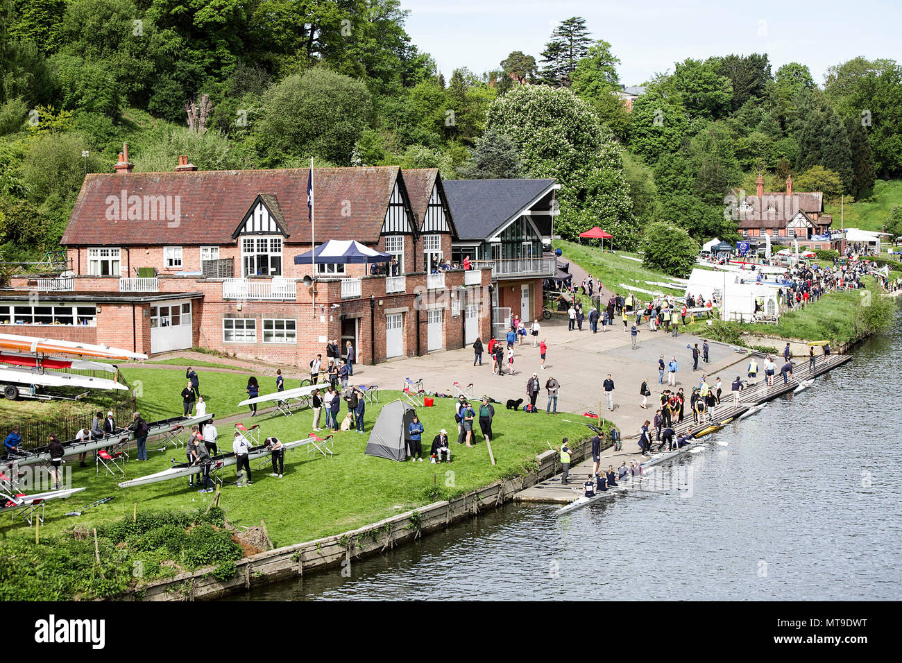 Die Shrewsbury Regatta im Mai 2018. Verschiedene Aspekte dieser jährlichen Veranstaltung, die von Boot Besatzungen, Boot Häuser und unabhängigen Schulen teilnehmen. Stockfoto