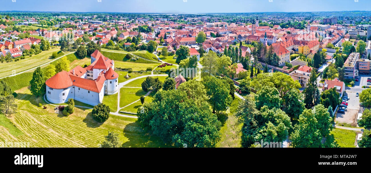 Historische Altstadt von Varazdin Antenne Panoramablick, im Norden Kroatiens Stockfoto