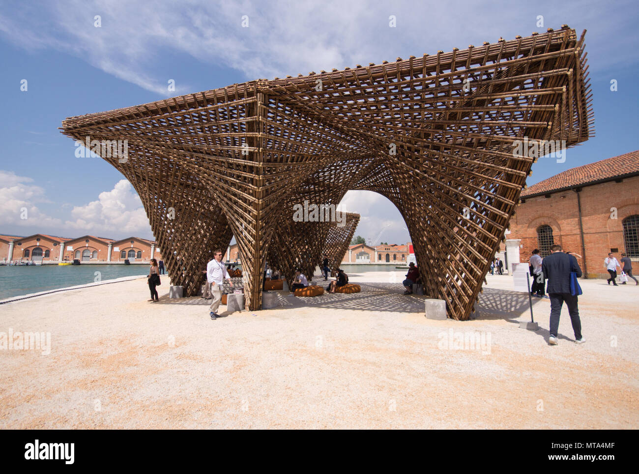 Der Bambus Stalaktit Pavillon auf der Architektur-Biennale in Venedig 2018 von vietnamesischen Architekturbüro Vo Trong Nghia Architekten Stockfoto