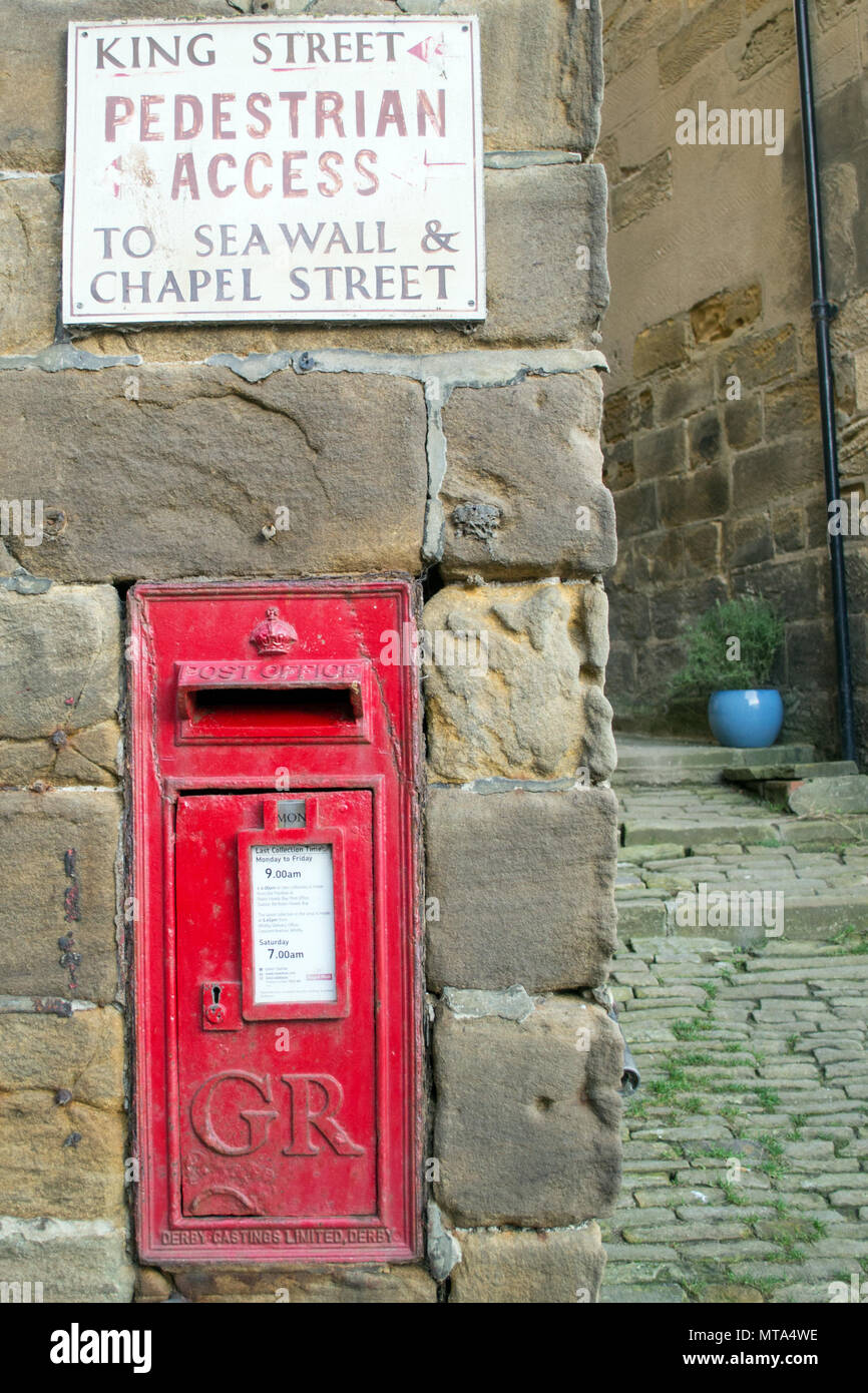 Roter Pfosten, Robin Hood's Bay, North Yorkshire UK Stockfoto