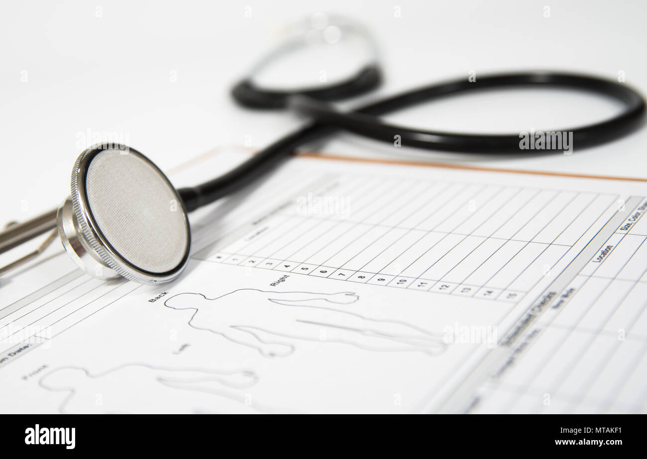 Stethoskop auf einer medizinischen Form. Healthcare Konzept Stockfoto
