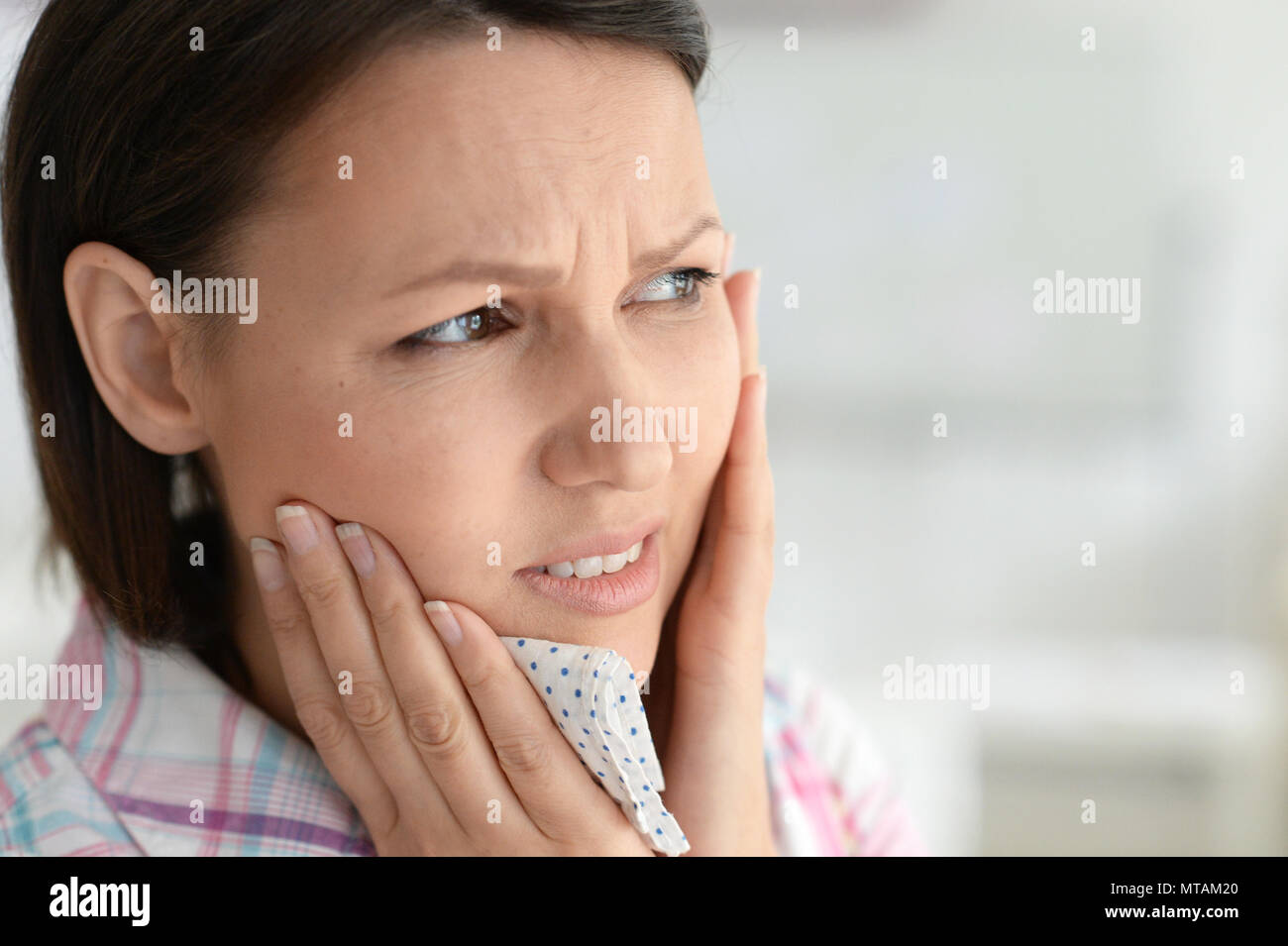 Junge Frau mit Zahnschmerzen Stockfoto