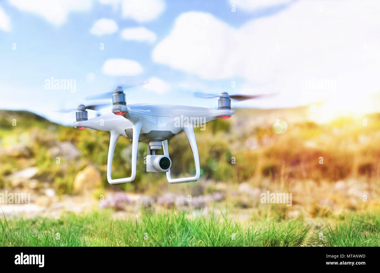 Drone Fernbedienung mit Kamera für Foto- und Videoaufnahmen und Fernbedienung fpv-fliegen. Stockfoto