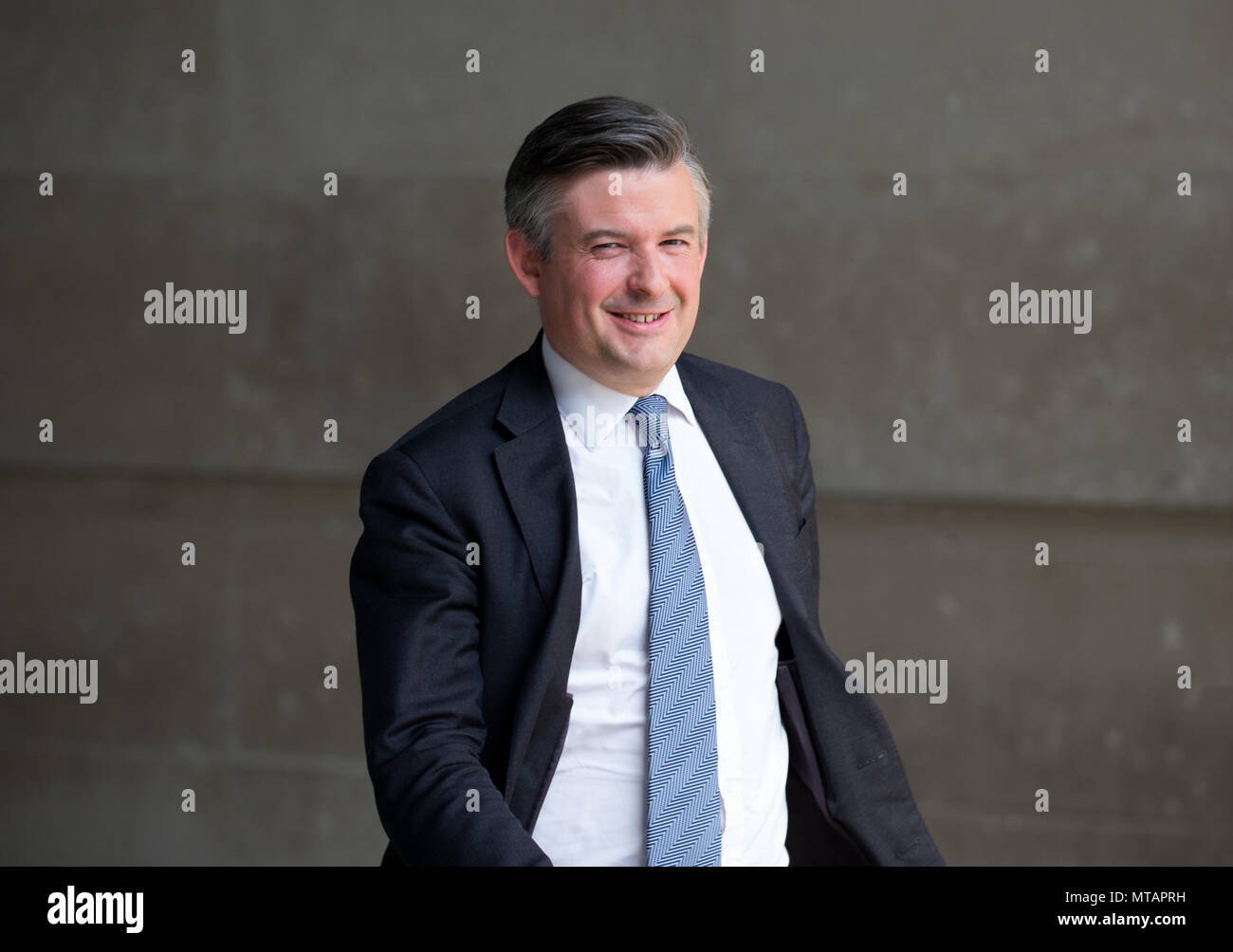 Shadow Gesundheit Sekretärin, Jon Ashworth, verlässt den BBC-Studios nach Erscheinen auf "Die Andrew Marr Show'. Stockfoto