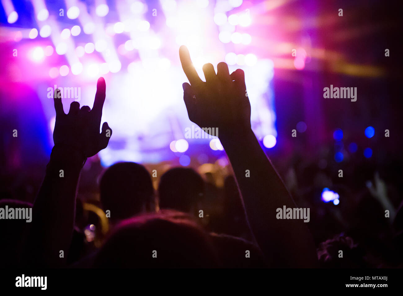 Bild der Partei Leute an Music Festival Stockfoto