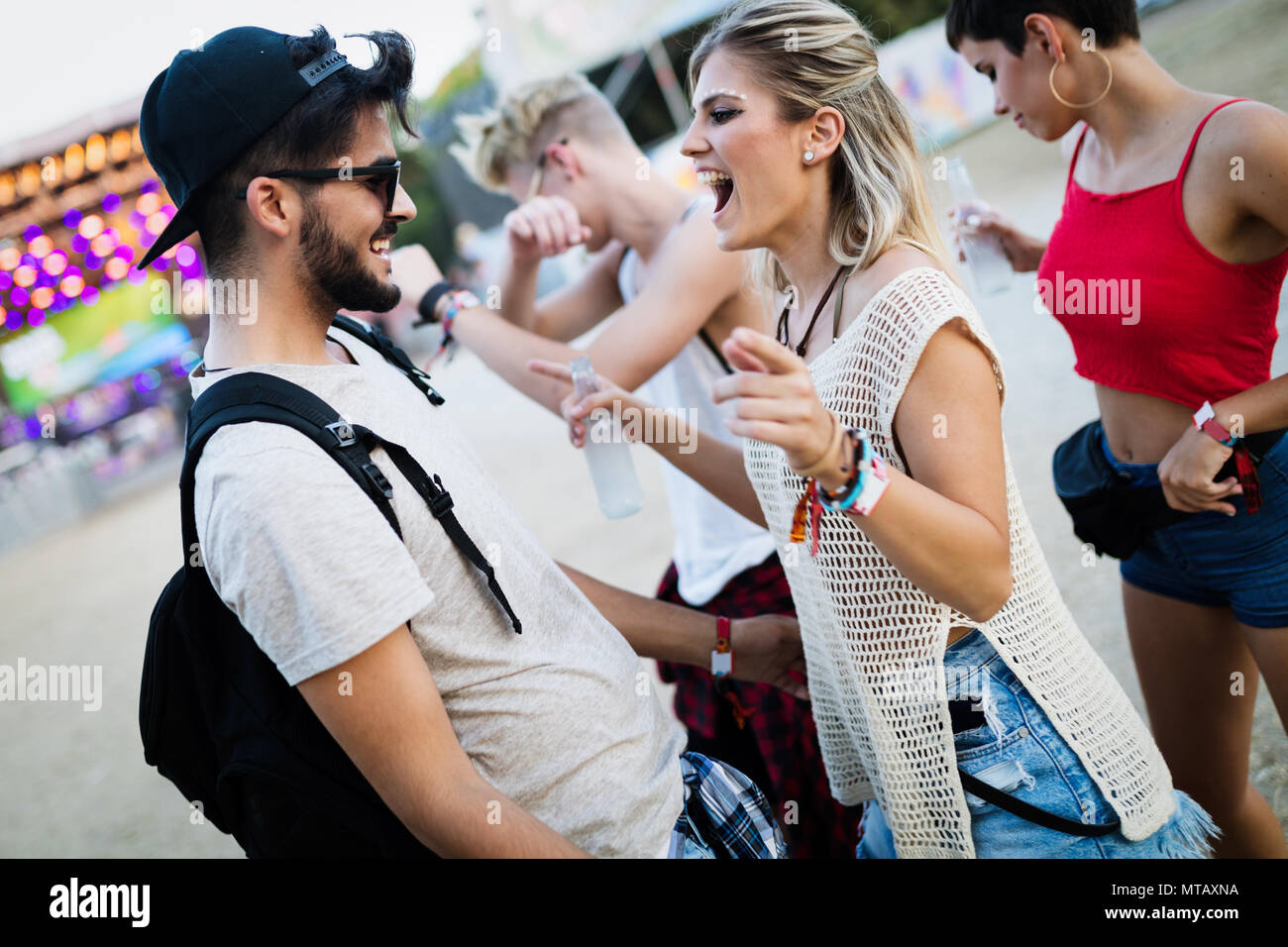 Tanz und spaß -Fotos und -Bildmaterial in hoher Auflösung – Alamy