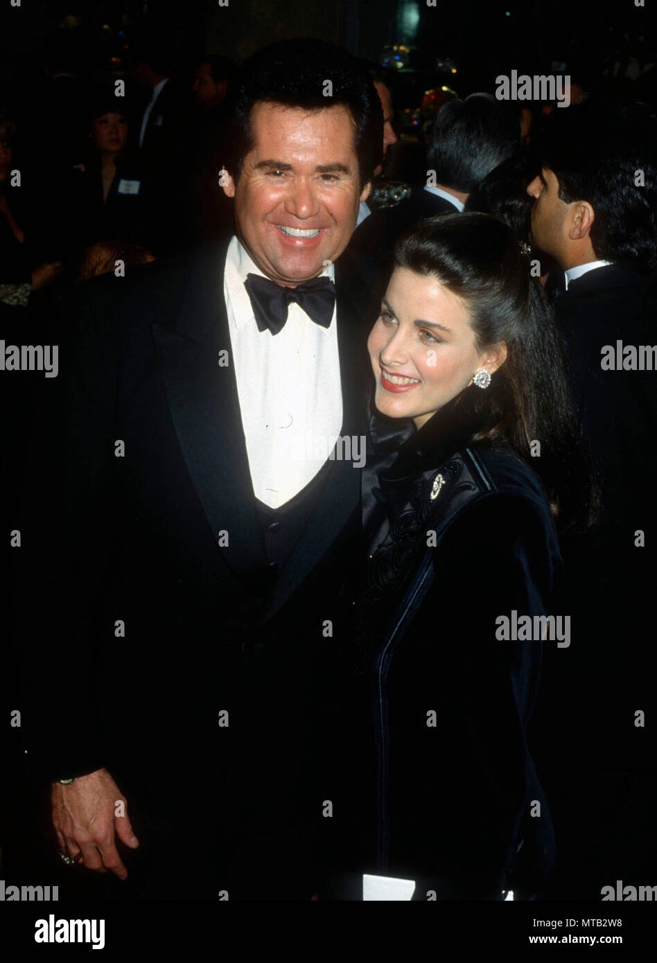 BEVERLY HILLS, Ca - 2. JUNI: (L-R) Sänger Wayne Newton und Gäste nehmen an Ronald Reagan 80. Geburtstag Feier am 2. Juni 1001 im Beverly Hilton Hotel in Beverly Hills, Kalifornien. Foto von Barry King/Alamy Stock Foto Stockfoto