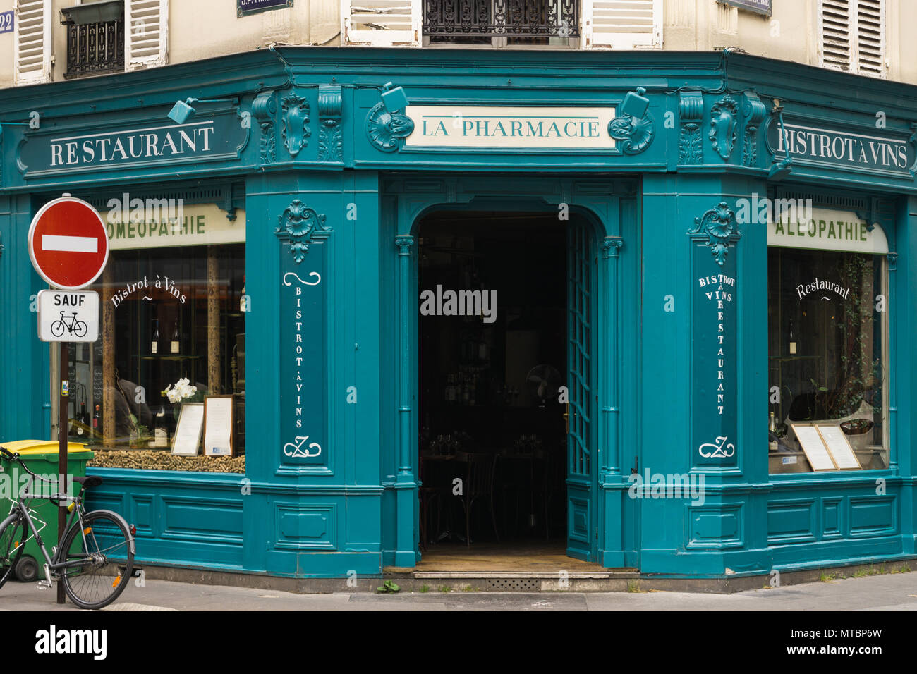 Äußere des Paris Restaurant La Pharmacie im Oberkampf, Frankreich. Stockfoto