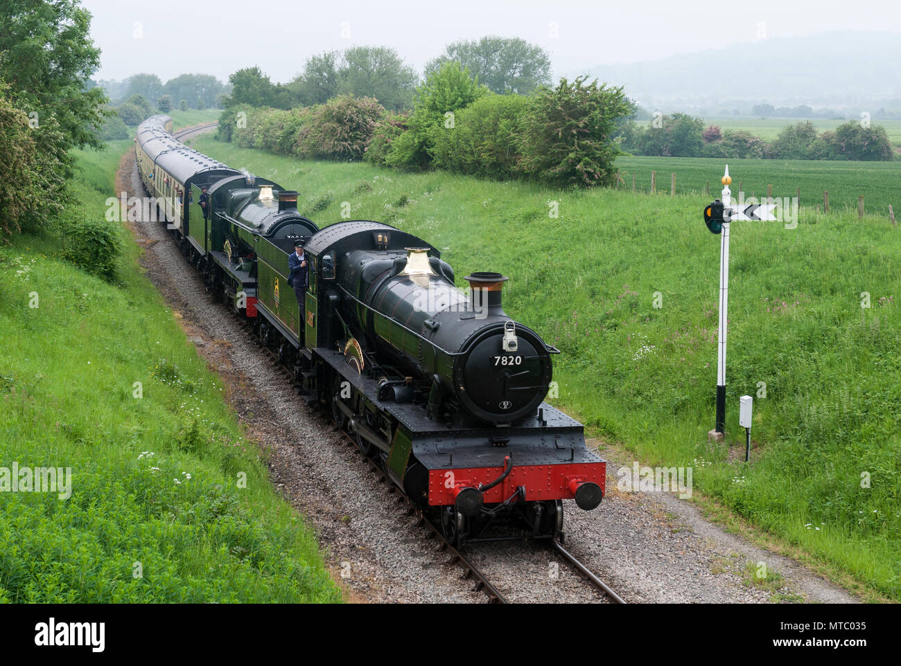 Doppelköpfiger Dampfzug am Gloucestershire Warwickshire Steam Railway, Hailes, Gloucestershire, England, Großbritannien Stockfoto